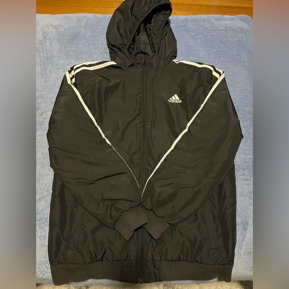 Adidas Jacket
Black w/ White Stripe Detail
Size Men’s Small
EUC